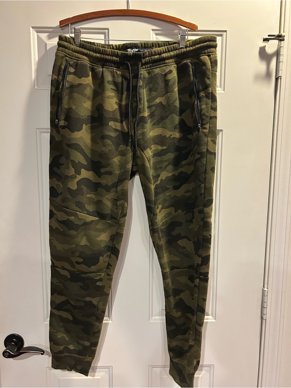 Men’s Brooklyn Cloth Olive Green Camo Jogger Pants Size XL